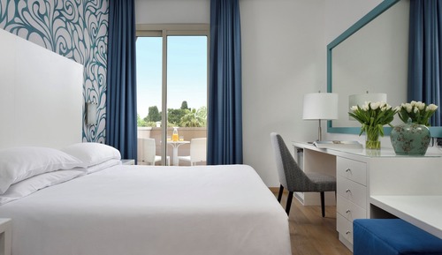 Standard Double Room, Partial Lake View