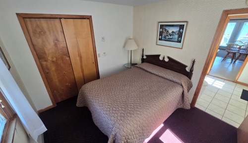 Standard Studio Suite, Kitchen, Lake View