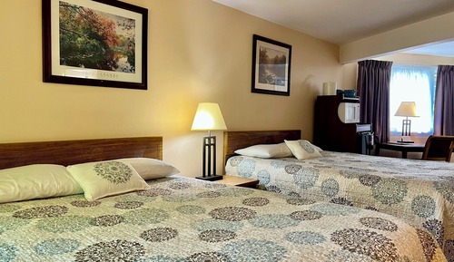 Deluxe Studio Suite, 2 Queen Beds, Kitchenette, River View