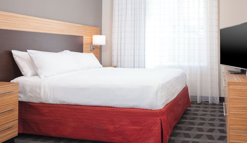 Suite, 1 Queen Bed with Sofa bed (Mobility/Hearing Access, Roll-in Shwr)