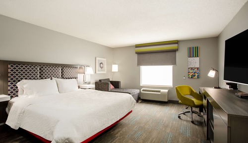 Room, 1 King Mobility/Hearing Accessible with Tub, Non Smoking