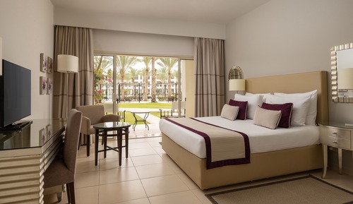 Superior Room, Pool View, Ground Floor (Queen or Twin Bed)