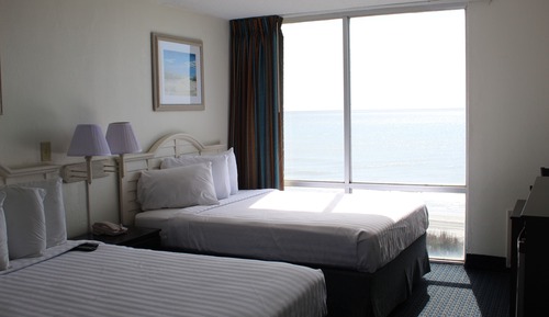 Traditional Studio, 2 Queen Beds, Balcony, Oceanfront