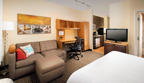 Studio, 1 King Bed with Sofa bed (Hearing Accessible)