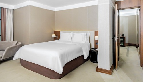 Family Room, Connecting Rooms
