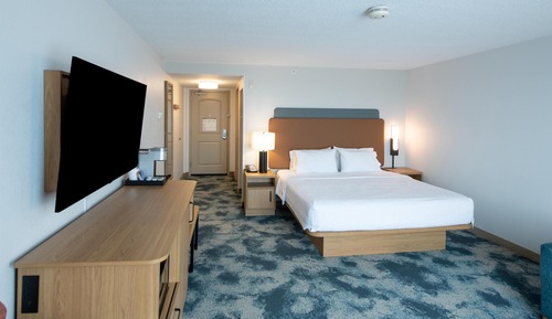 Room, 1 King Bed, Non Smoking (Drinks and Snacks)