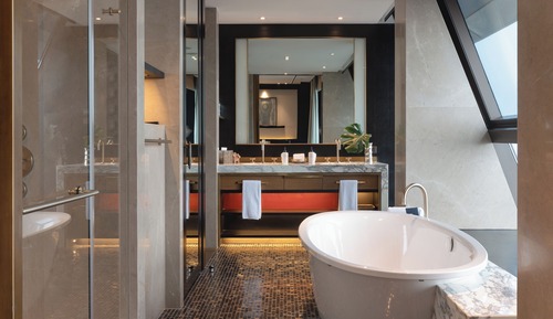 Suite (Phnom Penh)