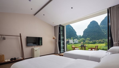 Senior Twin Room, Courtyard View