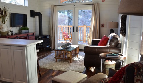 Deluxe Cabin, Private Bathroom, River View (Orchard House)