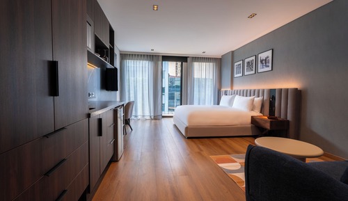 Deluxe Suite, City View