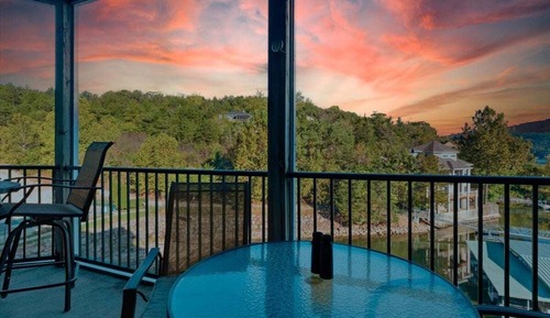 Condo, Multiple Beds, Pool Access (Between Games)