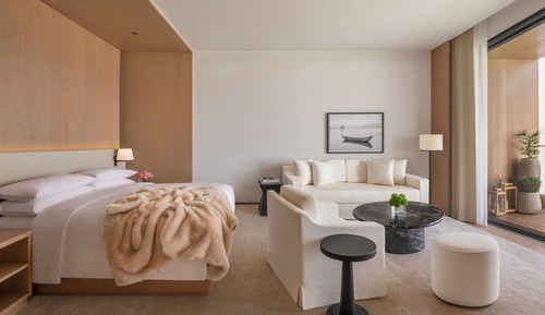 Junior Suite, 1 King Bed, Non Smoking, Mountain View
