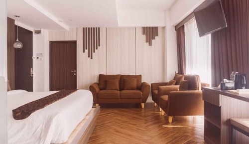 Junior Room, Balcony, City View