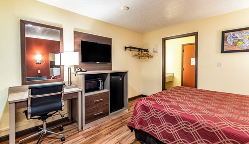 Single Room, 1 Queen Bed, Top Floor, Non Smoking