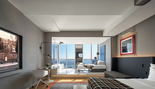180° River View Family Room (1 King + 1 Sofa Bed)