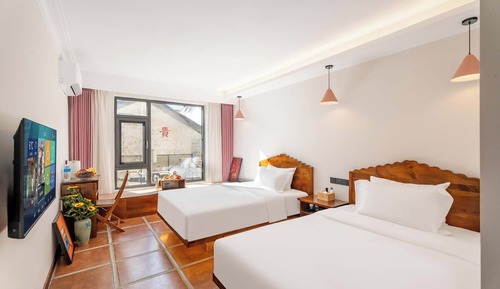 Senior Twin Room, City View