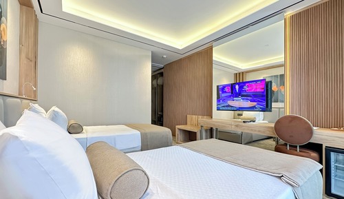 Standard Twin Room, Balcony, Partial Sea View