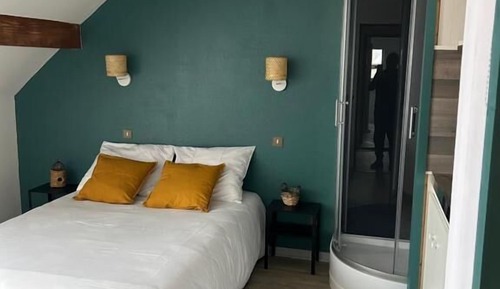 Double room with shower and kitchenette