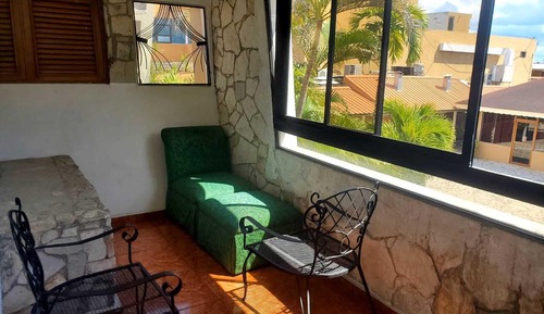 Comfort Room, Pool View