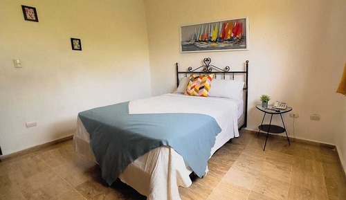 Basic Room, 1 Queen Bed
