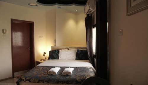 standard king bed