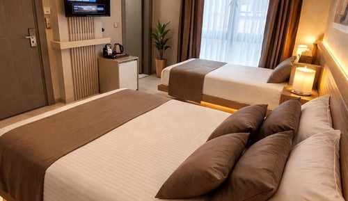 Family Triple Room, City View