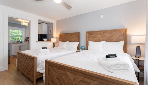 OOB Suite | 2 Full Beds | Pool & Beach (10)