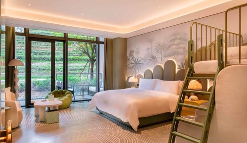 Family Room, Multiple Beds, Balcony, Mountain View