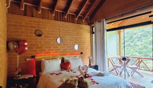 Romantic Chalet, 1 Queen Bed, Air conditioning, Mountain View