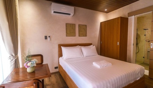 Deluxe Room, Pool View