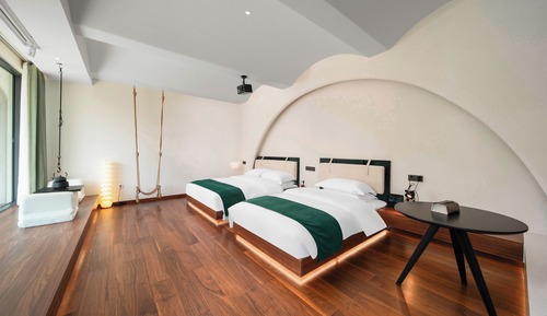 Basic Quadruple Room, Mountain View