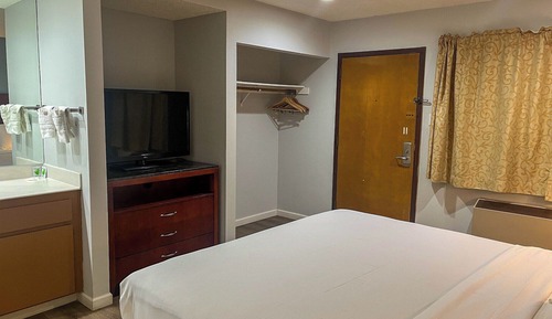 Standard Room, 1 King Bed (Kitchen)