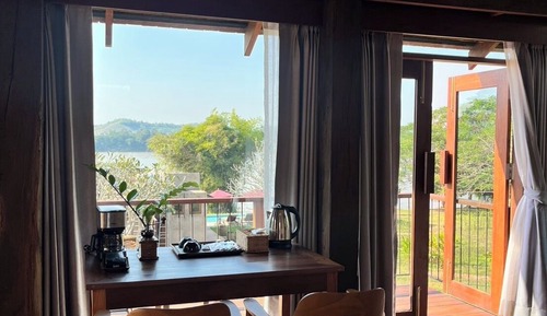 Suite, Lanai, River View