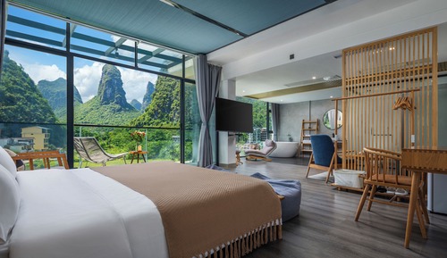 Premier Room