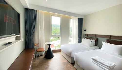 Superior Twin Room, City View