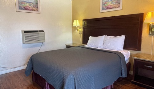 Basic Single Room, 1 Queen Bed, Accessible, Non Smoking