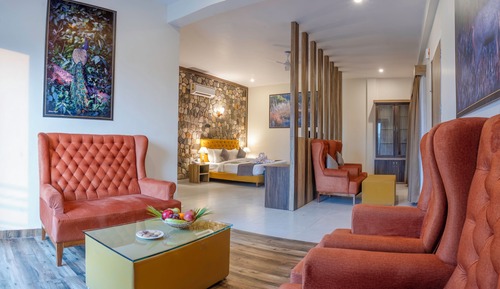 KOSI SUITES