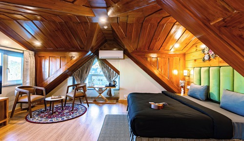 Premium Attic Room with Mountain View