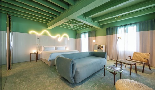 Executive Suite, Balcony