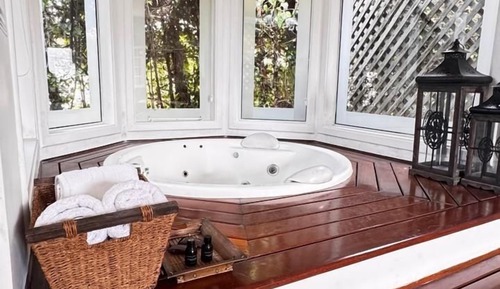 Premium Double Room, 1 King Bed, Courtyard View