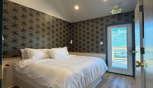King Suite #6 - Upper Level