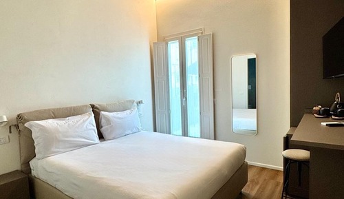 Room, 1 Queen Bed, Non Smoking, Private Bathroom