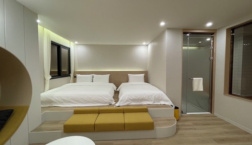 Family Room (One Warm-Water Use Included)
