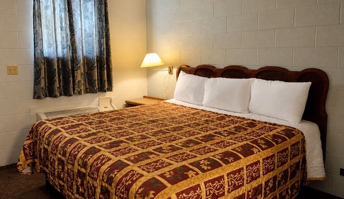 Room, 1 King Bed, Smoking