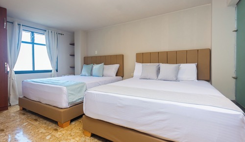 Standard Quadruple Room, 2 Queen Beds