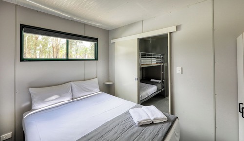 Family Cabin on the Lake, Queen Bed and Kids Bunks