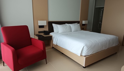 Deluxe Room, 1 King Bed, Garden View