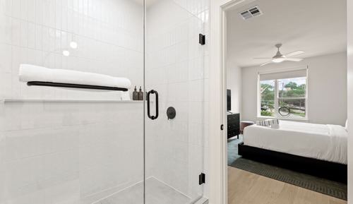 2 Bedroom Suite w/ Balcony