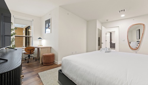 2 Bedroom Executive Suite w/ Balcony