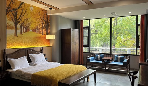Riverside Suite